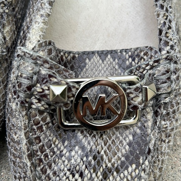 Michael Kors Finley snakeskin Leather Loafers W Silver accentsSize 7M 🔥SALE🔥 - Picture 4 of 8